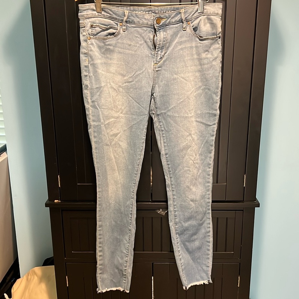 Light wash skinny jeans